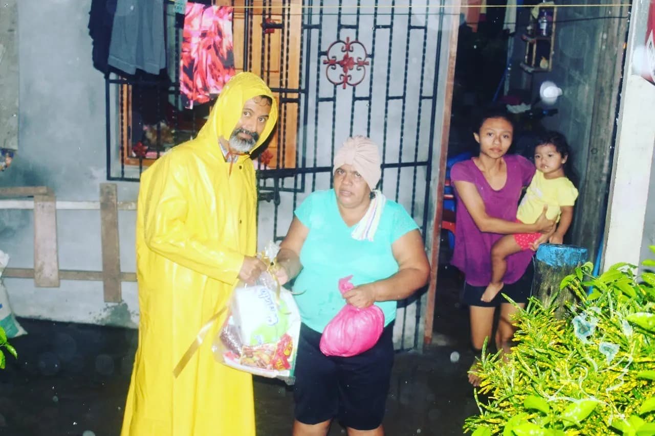 Regalando canastas básicas en diferentes ciudades de Nicaragua muchas familias fueron bendecidas