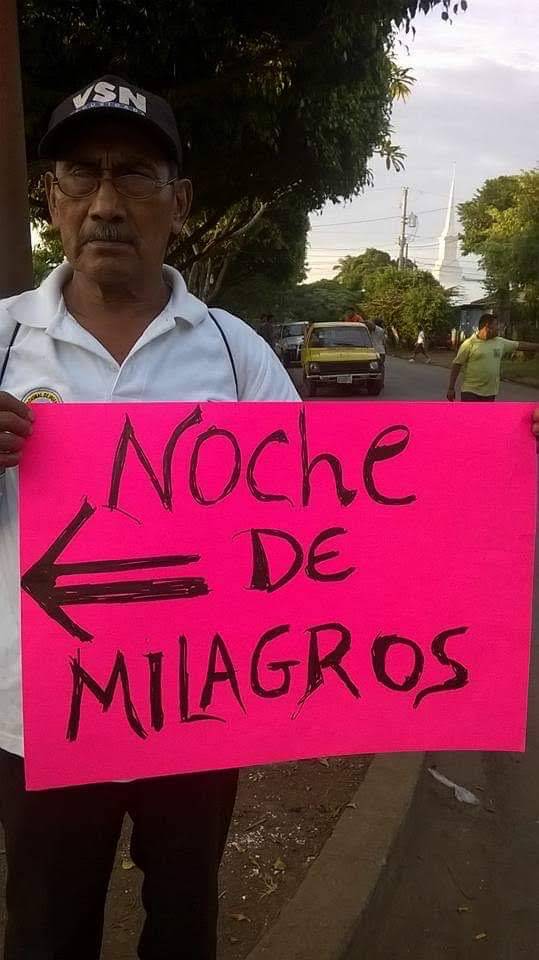 Ujier dirigiendo el trafico